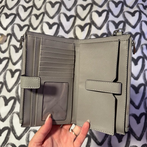 Michael Kors Jet Set Travel Large Double Zip Wristlet - Picture 4 of 5